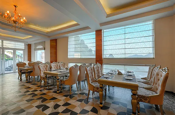 Dining area at Villasita Resort, Kasauli